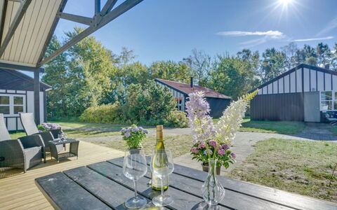 Bergit - 55M from the Sea: Bois, Toit, Domicile, Maison, Architecture, Siding, Lot Terre, Chalet, Cabanon, Batiments Jardin