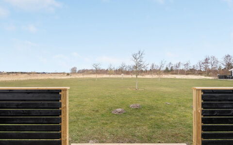 Evin - 800M from the Sea: Maison, Domicile, Porte, Toit, Chalet, Biens, Jardin, Ombre, Siding, Cour