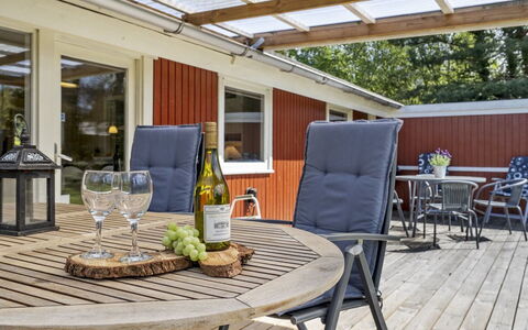 Delma - 750M from the Sea: Herbe, Arbuste, Maison, Jardin, Domicile, Chalet, Lot Terre, Pelouse, Couverture De Sol
