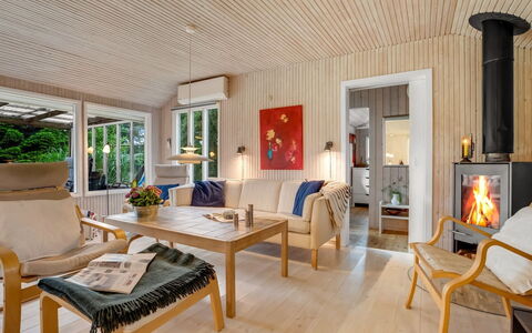 Delma - 750M from the Sea: Bois, Maison, Chalet, Domicile, Toit, Zone Rurale, Siding, Cabane En Rondins, Batiments Jardin, Dur