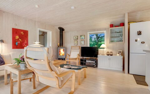 Delma - 750M from the Sea: Bois, Maison, Chalet, Domicile, Toit, Zone Rurale, Siding, Cabane En Rondins, Batiments Jardin, Dur