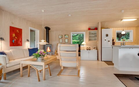 Delma - 750M from the Sea: Bois, Maison, Chalet, Domicile, Toit, Zone Rurale, Siding, Cabane En Rondins, Batiments Jardin, Dur
