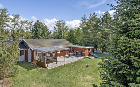 Delma - 750M from the Sea: Bois, Maison, Chalet, Domicile, Toit, Zone Rurale, Siding, Cabane En Rondins, Batiments Jardin, Dur