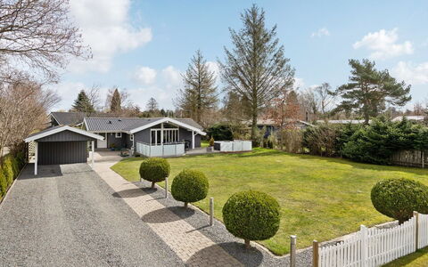 Justiina - 800M from the Sea: Bois, Maison, Chalet, Domicile, Toit, Zone Rurale, Siding, Cabane En Rondins, Batiments Jardin, Dur