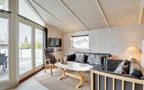 Justiina - 800M from the Sea: Bois, Maison, Chalet, Domicile, Toit, Zone Rurale, Siding, Cabane En Rondins, Batiments Jardin, Dur