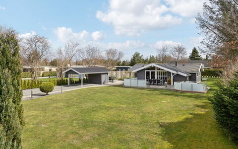 Justiina - 800M from the Sea: Bois, Maison, Chalet, Domicile, Toit, Zone Rurale, Siding, Cabane En Rondins, Batiments Jardin, Dur