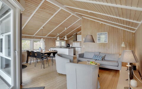 Nafni - 200M from the Sea: Sol, Mur, Sol, Design Intérieur, Bois, Plafond, Parquet, Éclairage, Meubles, Revêtement De Sol Stratifié