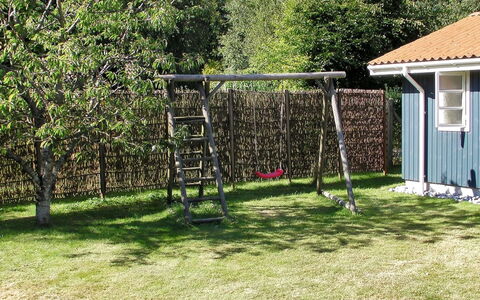 Nitis - 200M from the Sea: Bois, Maison, Chalet, Domicile, Toit, Zone Rurale, Siding, Cabane En Rondins, Batiments Jardin, Dur