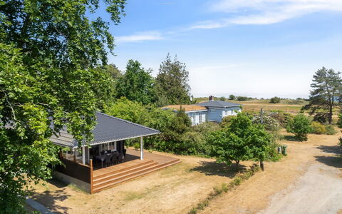 Auke - 100M from the Sea: Chalet, Jardin, Siding, Batiments Jardin, Ombre, Cour, Arrière-Cour, Pelouse, Ferme, Aménagement Paysager