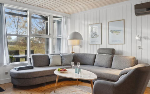 Julkil - 250M from the Sea: Blanc, Conception