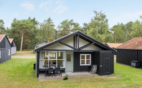 Julkil - 250M from the Sea: Toit, Maison, Domicile, Chalet, Siding, Biens, Allée, Batiments Jardin, Cour, Cabanon