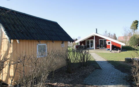 Akari - 400M from the Sea: Maison, Domicile, Toit, Zone Résidentielle, Chalet, Biens, Ferme, Pelouse, Aménagement Paysager, Siding