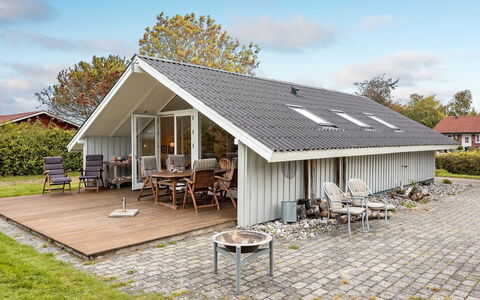 Armund - 300M from the Sea: Bois, Tache De Bois, Planche, Dur, Chalet, Plate-Forme, Siding, Ombre, Parquet, Batiments Jardin
