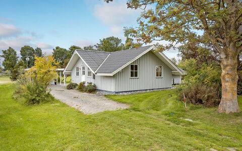 Armund - 300M from the Sea: Bois, Tache De Bois, Planche, Dur, Chalet, Plate-Forme, Siding, Ombre, Parquet, Batiments Jardin