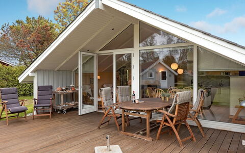 Armund - 300M from the Sea: Bois, Tache De Bois, Planche, Dur, Chalet, Plate-Forme, Siding, Ombre, Parquet, Batiments Jardin