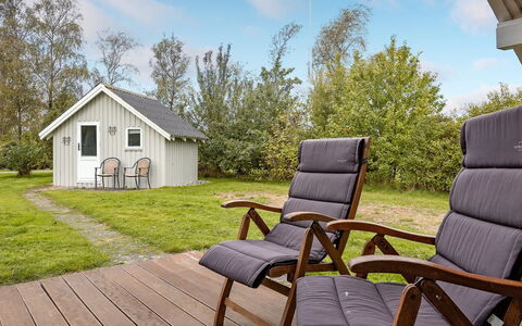 Armund - 300M from the Sea: Bois, Tache De Bois, Planche, Dur, Chalet, Plate-Forme, Siding, Ombre, Parquet, Batiments Jardin