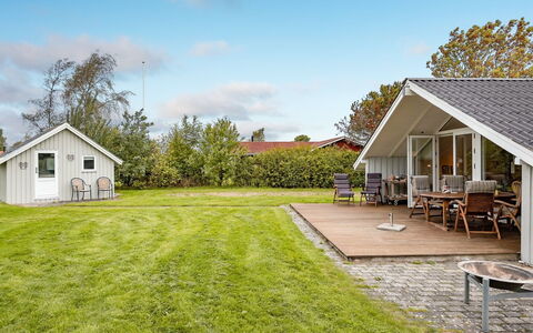 Armund - 300M from the Sea: Bois, Tache De Bois, Planche, Dur, Chalet, Plate-Forme, Siding, Ombre, Parquet, Batiments Jardin