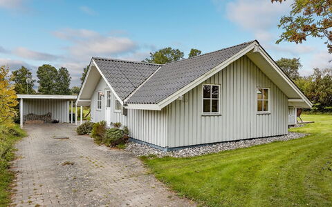 Armund - 300M from the Sea: Bois, Tache De Bois, Planche, Dur, Chalet, Plate-Forme, Siding, Ombre, Parquet, Batiments Jardin