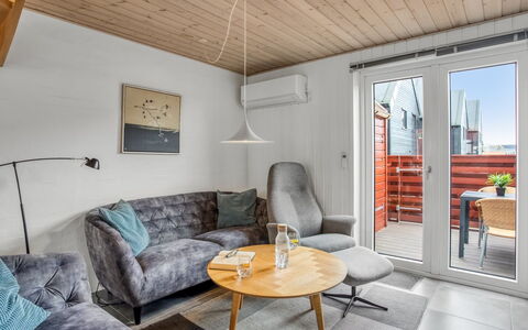 Alissa - 400M from the Sea: Meubles, Bois, Design Intérieur, Sol, Sol, Chaise, Pièce, Plafond, Salon, Appartement