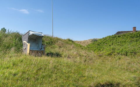 Mattias - 100M from the Sea: Herbe, Prairie, Paysage, Écorégion, Plaine, Communauté Des Plantes, Lot Terre, Mobilier De Jardin, Prairie, Formations Arbustives