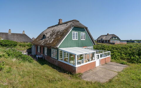 Mattias - 100M from the Sea: Herbe, Prairie, Paysage, Écorégion, Plaine, Communauté Des Plantes, Lot Terre, Mobilier De Jardin, Prairie, Formations Arbustives