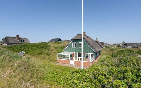 Mattias - 100M from the Sea: Herbe, Prairie, Paysage, Écorégion, Plaine, Communauté Des Plantes, Lot Terre, Mobilier De Jardin, Prairie, Formations Arbustives