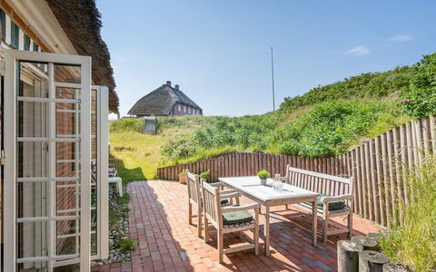 Mattias - 100M from the Sea: Herbe, Prairie, Paysage, Écorégion, Plaine, Communauté Des Plantes, Lot Terre, Mobilier De Jardin, Prairie, Formations Arbustives