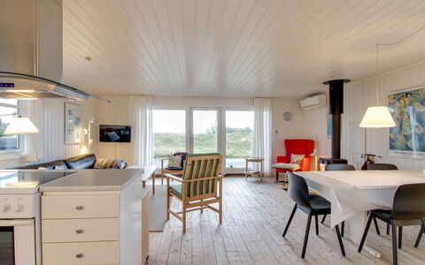 Eikka - 600M from the Sea: Arbuste, Design Urbain, Couverture De Sol, Brique, Appartement, Biens, Brickwork, Balcon, Aménagement Paysager