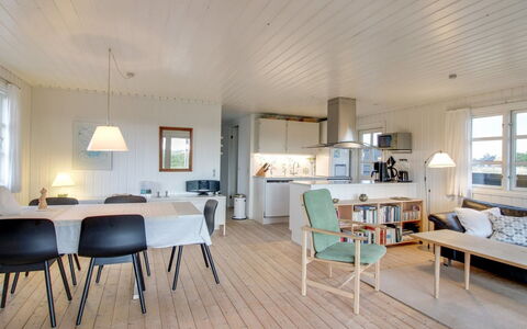 Eikka - 600M from the Sea: Arbuste, Design Urbain, Couverture De Sol, Brique, Appartement, Biens, Brickwork, Balcon, Aménagement Paysager