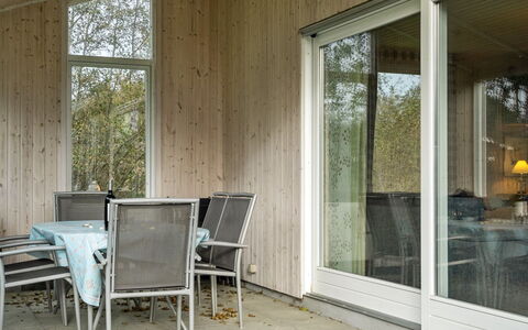 Patrice - 2Km from the Sea: Meubles, Design Intérieur, Chaise, Sol, Table, Recours, Sol, Plafond, Pièce, Eco Hôtel