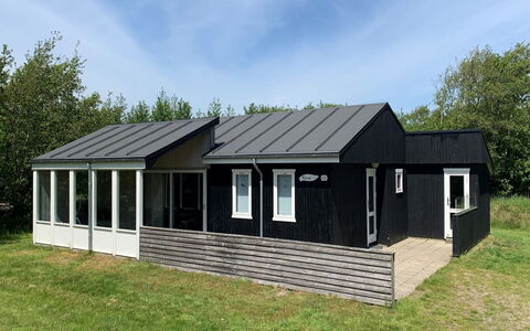Patrice - 2Km from the Sea: Meubles, Design Intérieur, Chaise, Sol, Table, Recours, Sol, Plafond, Pièce, Eco Hôtel