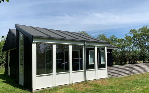 Patrice - 2Km from the Sea: Meubles, Design Intérieur, Chaise, Sol, Table, Recours, Sol, Plafond, Pièce, Eco Hôtel
