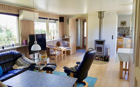 Gudrid - 500M from the Sea: Meubles, Design Intérieur, Sol, Bois, Sol, Plafond, Pièce, Salon, Canapé, Éclairage