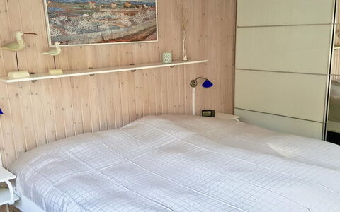 Gudrid - 500M from the Sea: Chambre, Bois, Meubles, Lit, Sol, Drap De Lit, Design Intérieur, Literie, Sol, Linge