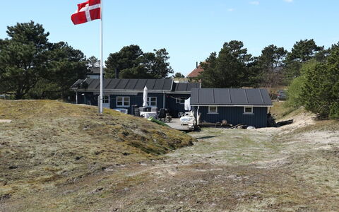 Afkar - 900M from the Sea: Chalet, Jardin, Siding, Batiments Jardin, Ombre, Cour, Arrière-Cour, Pelouse, Ferme, Aménagement Paysager