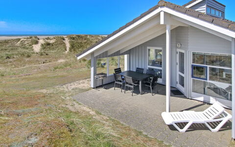Wikar - 50M from the Sea: Architecture, Toit, Domicile, Composite, Daylighting, Siding, Allée