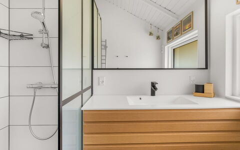 Julie - 1.5Km from the Sea: Design Intérieur, Sol, Bois, Sol, Luminaire Plomberie, Salle De Bains, Plomberie, Robinet, Armoire De Toilette, Plafond