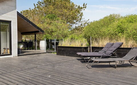 Julie - 1.5Km from the Sea: Parquet, Bois, Sol, Dur, Plate-Forme, Sol, Planche, Porche, Mobilier De Jardin, Composite