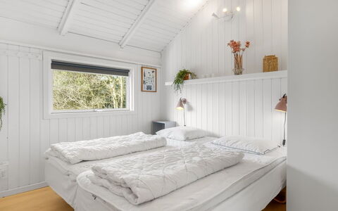 Julie - 1.5Km from the Sea: Bois, Chambre, Design Intérieur, Plafond, Lit, Literie, Sol, Drap De Lit, Linge, Meubles