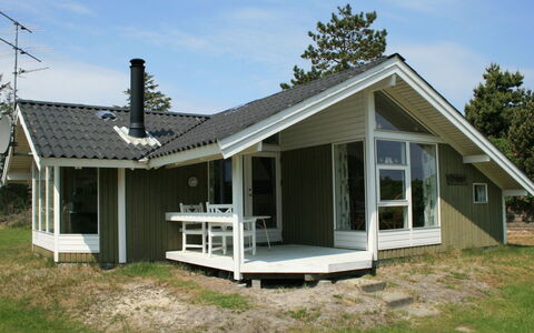 Klint - 1.7Km from the Sea: Toit, Maison, Lot Terre, Domicile, Chalet, Biens, Batiments Jardin, Ombre, Cabane En Rondins, Aménagement Paysager