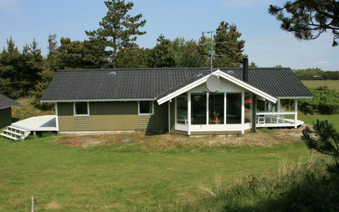 Klint - 1.7Km from the Sea: Toit, Maison, Lot Terre, Domicile, Chalet, Biens, Batiments Jardin, Ombre, Cabane En Rondins, Aménagement Paysager