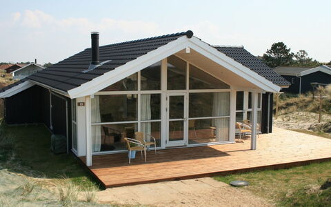 Fransiske - 800M from the Sea: Bois, Tache De Bois, Planche, Dur, Chalet, Plate-Forme, Siding, Ombre, Parquet, Batiments Jardin