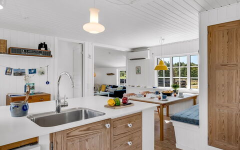 Neija - 800M from the Sea: Herbe, Maison, Toit, Domicile, Chalet, Arbuste, Lot Terre, Zone Rurale, Ferme, Couverture De Sol
