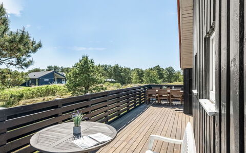 Neija - 800M from the Sea: Herbe, Maison, Toit, Domicile, Chalet, Arbuste, Lot Terre, Zone Rurale, Ferme, Couverture De Sol
