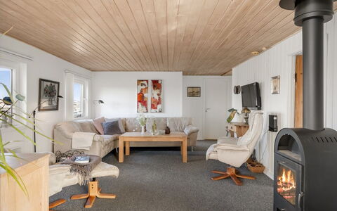 Ute - 200M from the Sea: Design Intérieur, Meubles, Sol, Bois, Plafond, Sol, Salon, Parquet, Canapé, Pièce