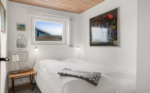 Ute - 200M from the Sea: Mur, Plafond, Chambre, Design Intérieur, Domicile, Lit, Drap De Lit, Sol, Pièce, Literie