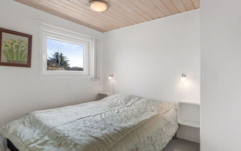 Ute - 200M from the Sea: Mur, Chambre, Lit, Design Intérieur, Bois, Plafond, Drap De Lit, Literie, Sol, Sol