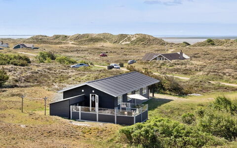 Anton - 1.5Km from the Sea: Chalet, Domicile, Maison, Toit, Porche, Biens, Siding, Batiments Jardin, Ferme, Cour