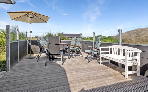 Anton - 1.5Km from the Sea: Chalet, Domicile, Maison, Toit, Porche, Biens, Siding, Batiments Jardin, Ferme, Cour