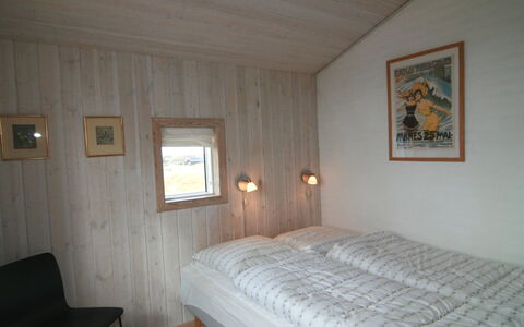 Benja - 200M from the Sea: Bois, Plafond, Sol, Sol, Design Intérieur, Chambre, Drap De Lit, Lit, Literie, Cadre De Lit
